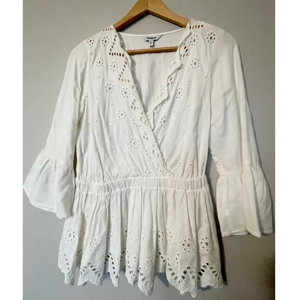 Express Women’s White V-Neck Light Weight Hourglass Figure Spring Summer Blouse